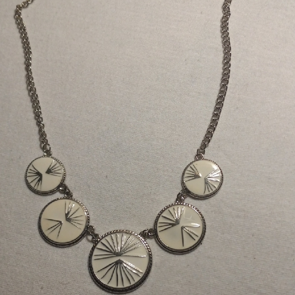 Elegant Silver and Cream Necklace